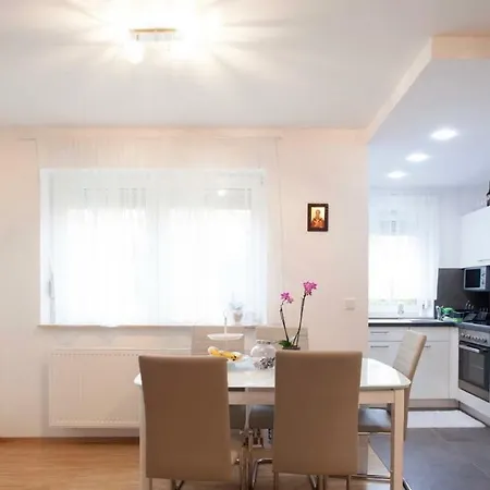 U-bahn Messe/zentrum Apartment